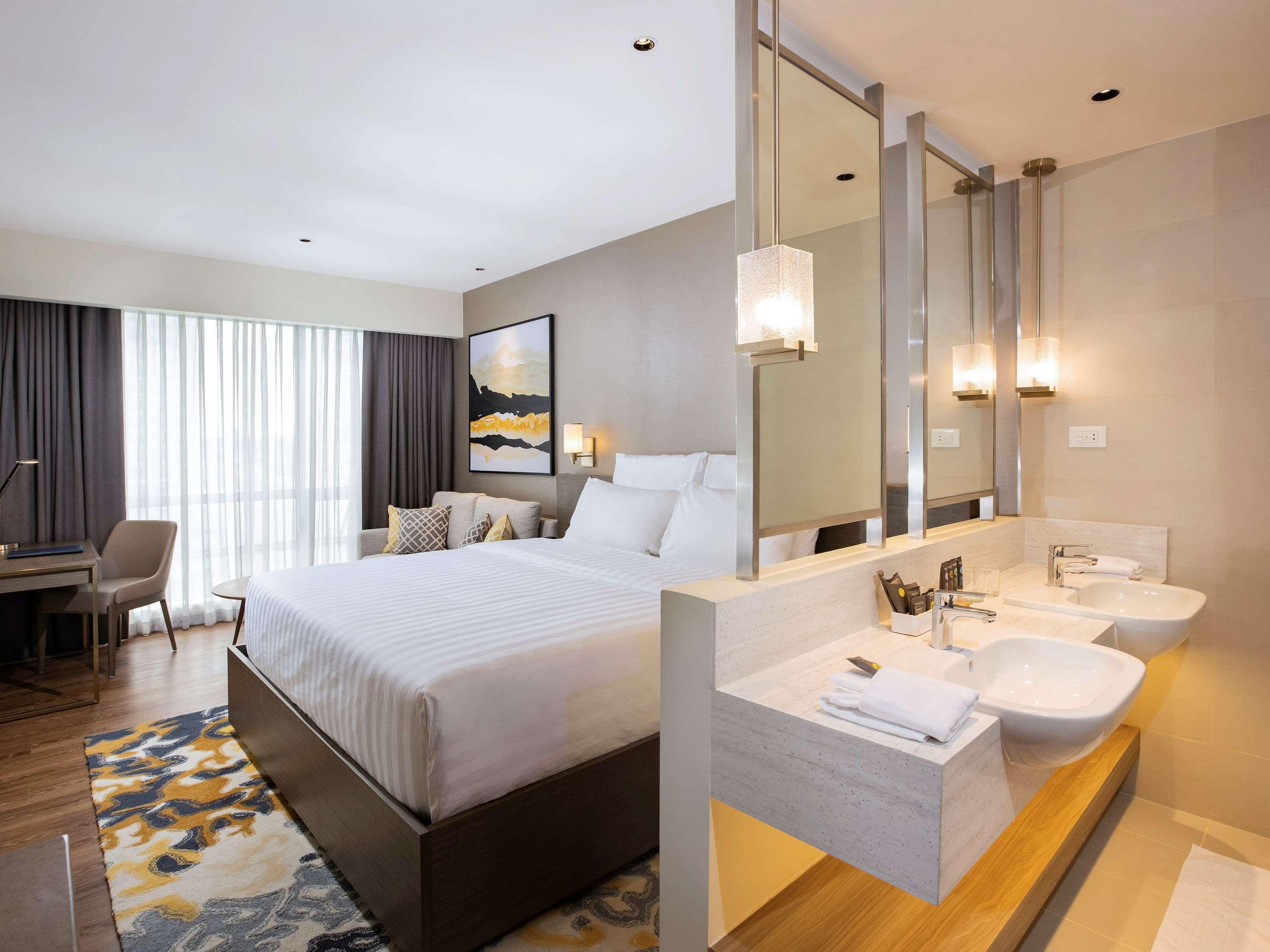 Novotel Suites Manila At Acqua Mandaluyong Eksteriør billede