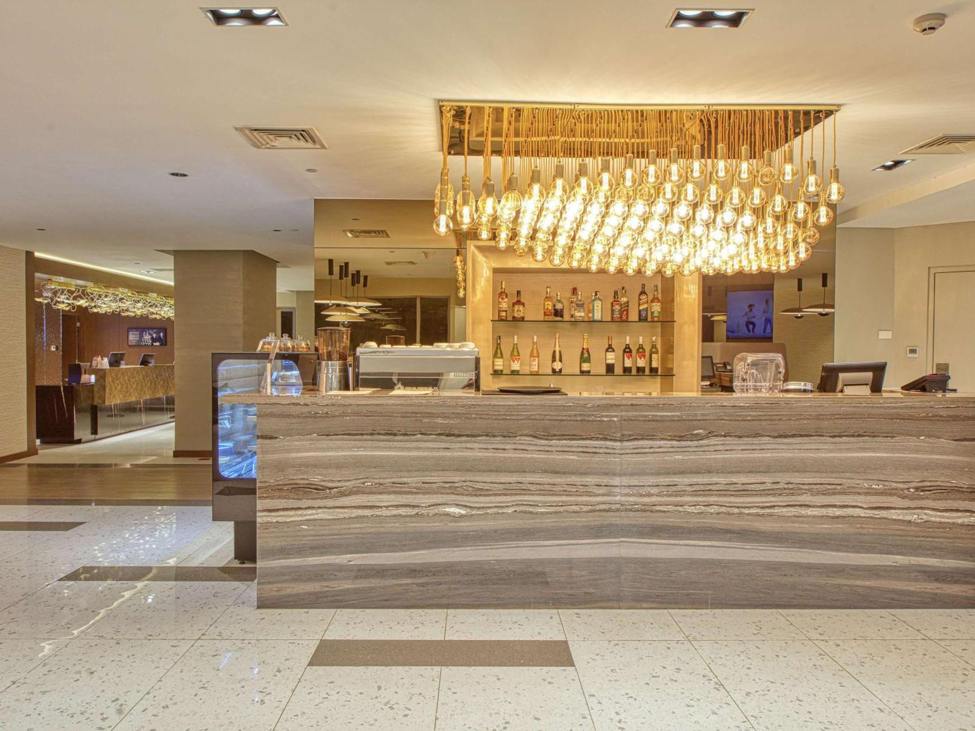 Novotel Suites Manila At Acqua Mandaluyong Eksteriør billede