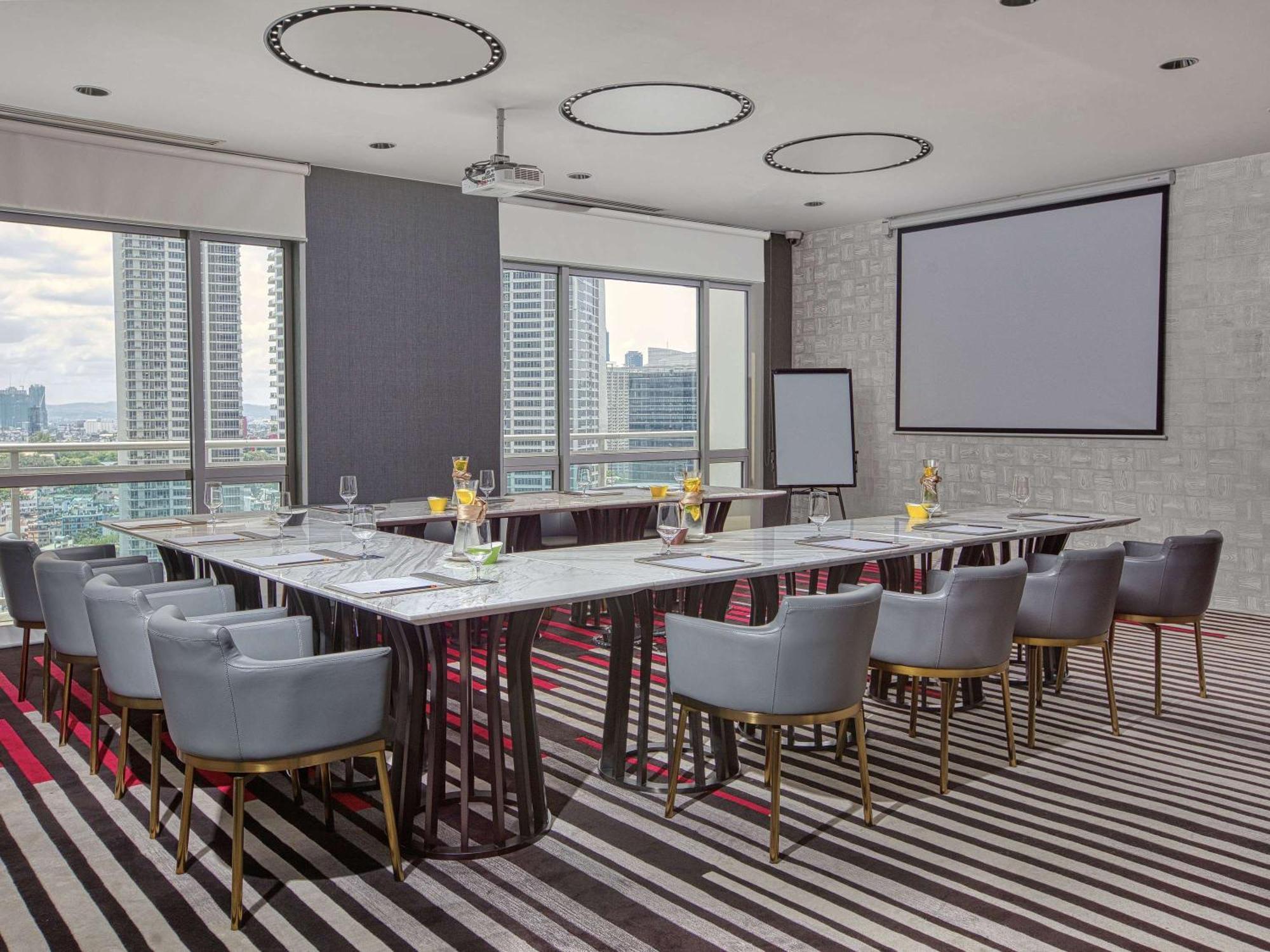 Novotel Suites Manila At Acqua Mandaluyong Eksteriør billede