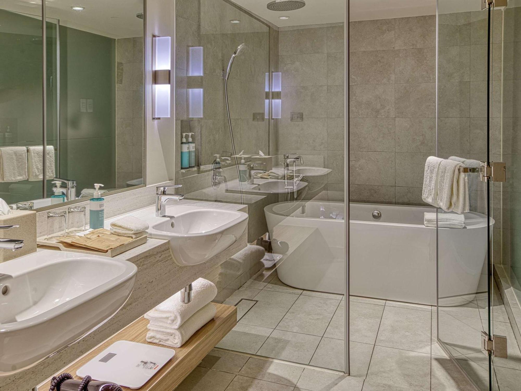 Novotel Suites Manila At Acqua Mandaluyong Eksteriør billede
