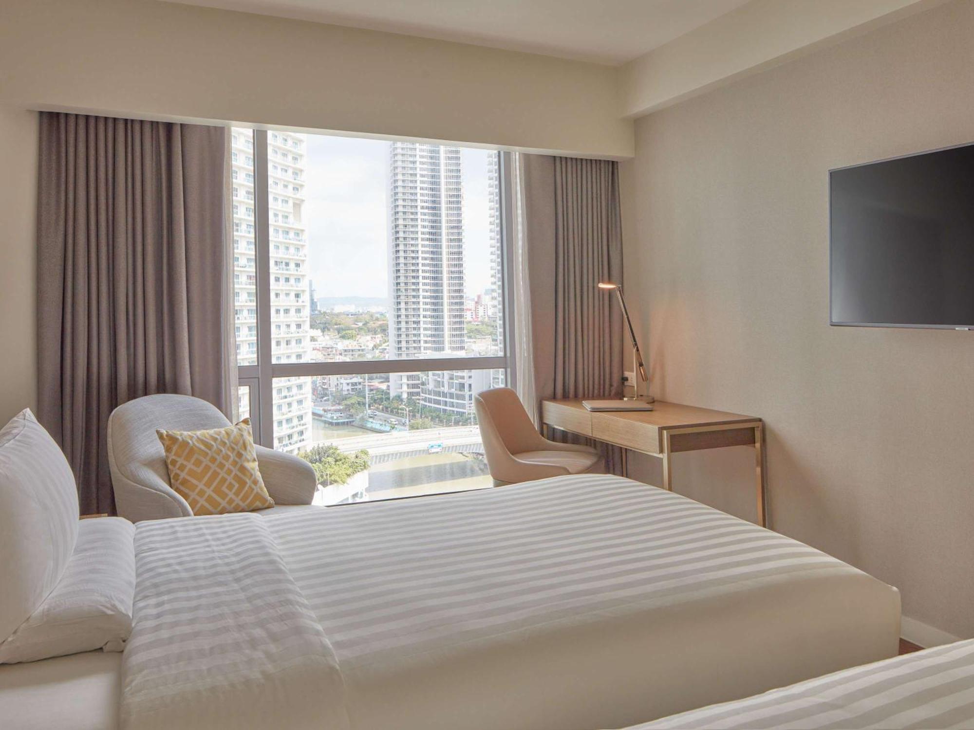 Novotel Suites Manila At Acqua Mandaluyong Eksteriør billede